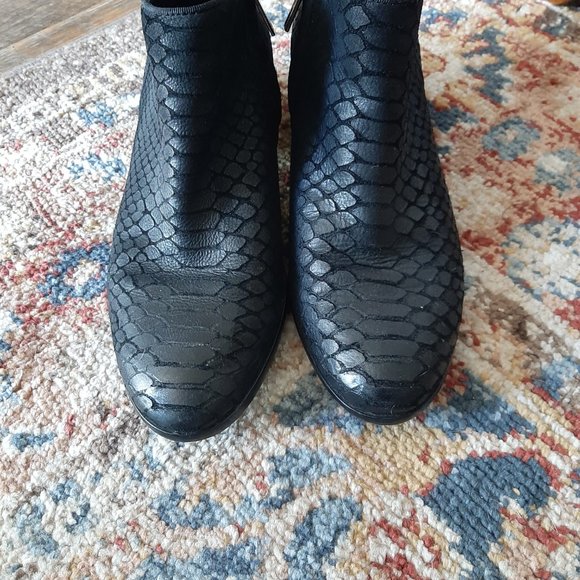 Sam Edelman black snake skin booties - Picture 5 of 9